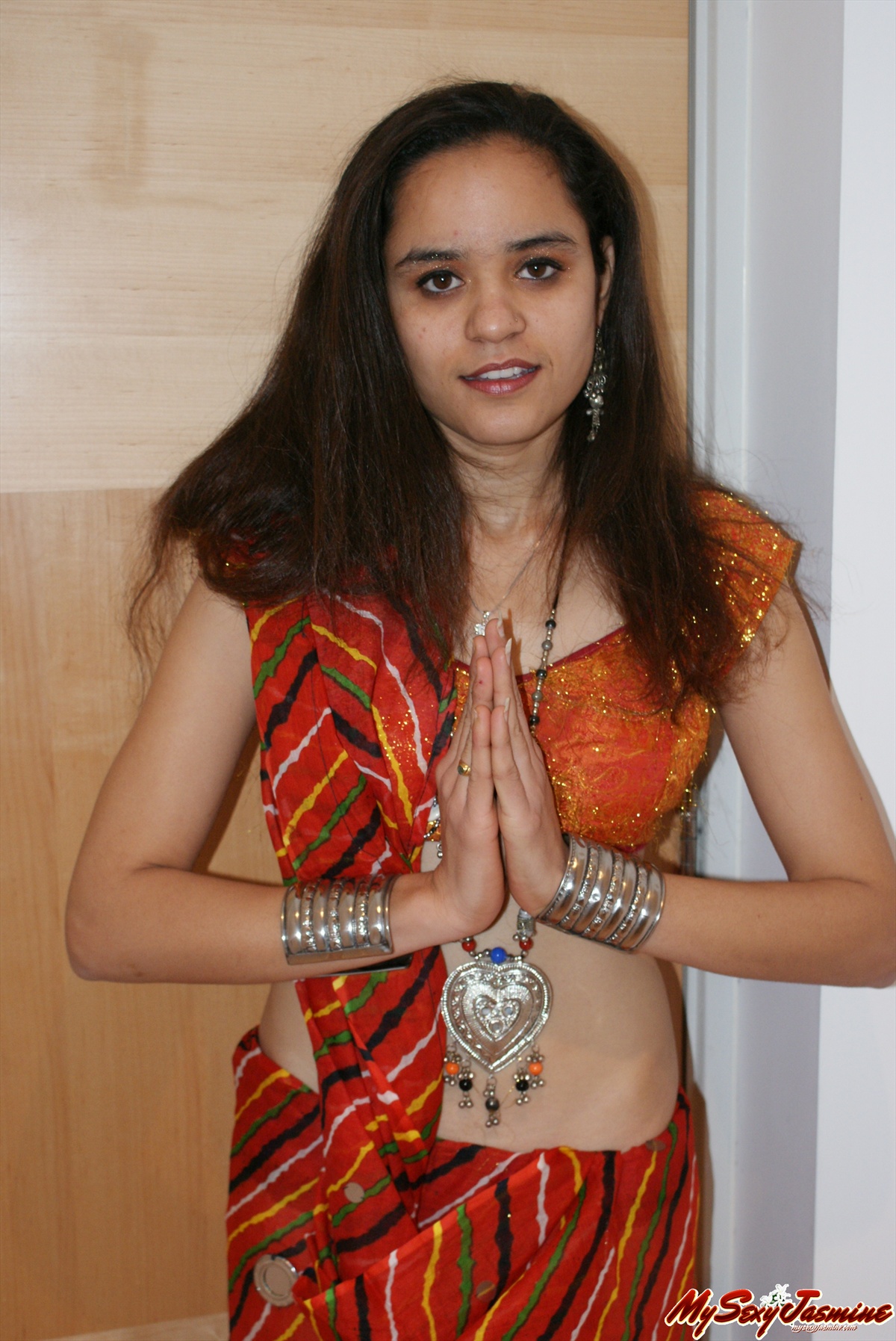 Pic gal 0025 Amazing looking jasmine mathur in rajhastani